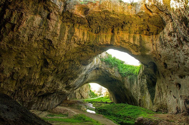 11. Devetashkata Peshtera barlang, Bulgárua