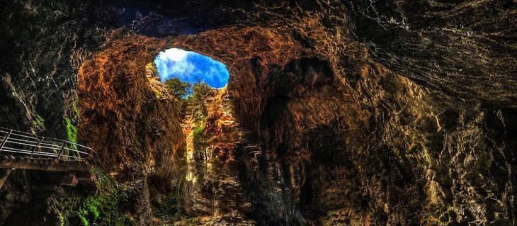 17. Friouato barlang, Marokkó