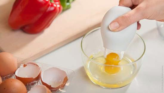 Pluck-Sunny-Side-Out-Egg-Separator-2